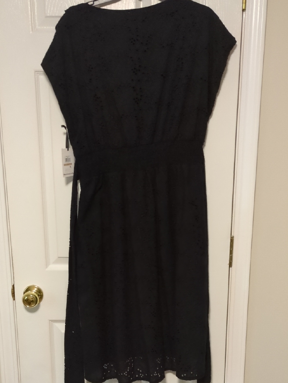 NWT! Kensie V-Neck Mid-length Eyelet Dress - Picture 4 of 8